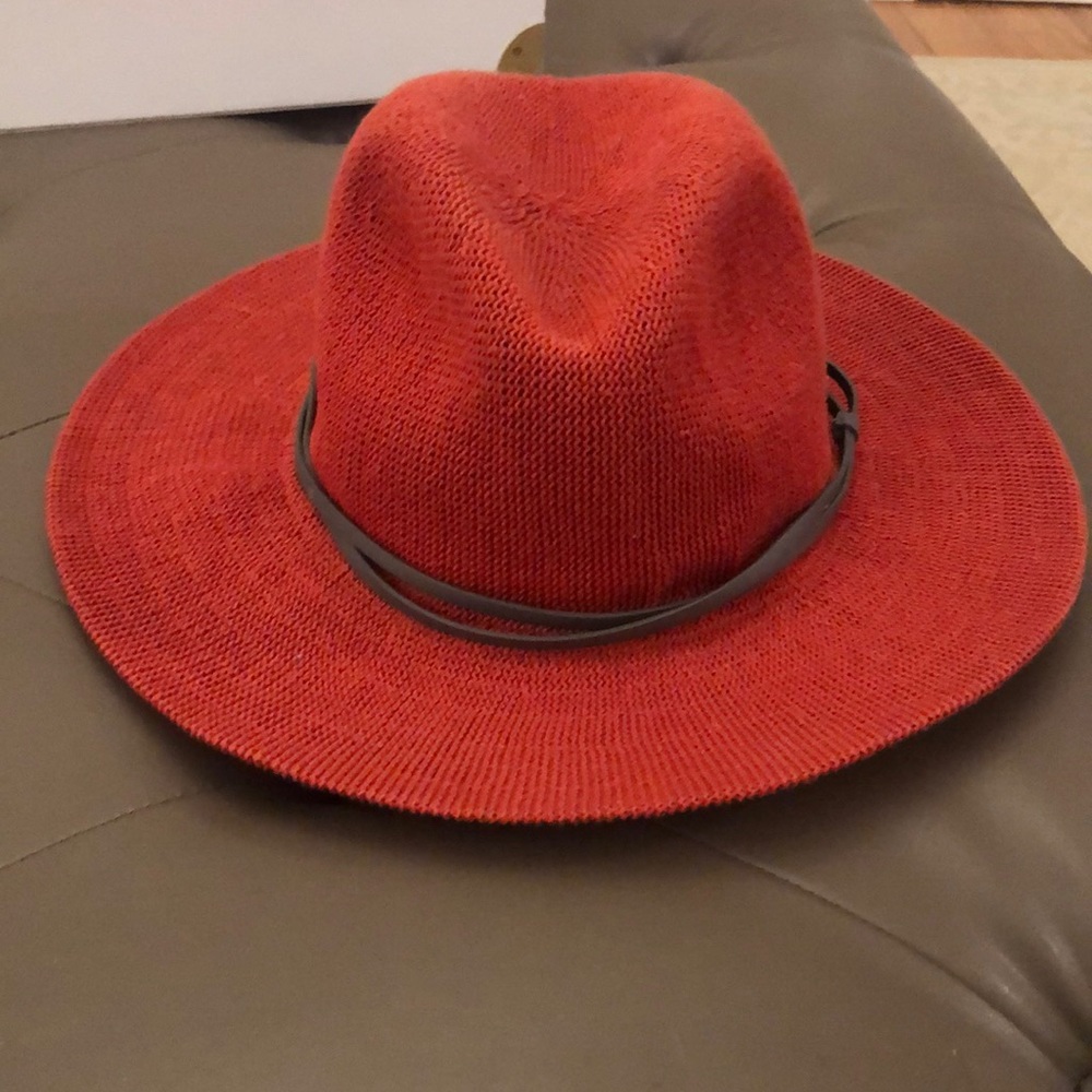 fedora/cowboy hat